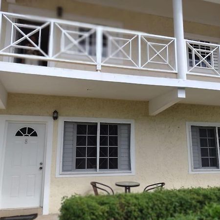 Club Caribbean Apartments Runaway Bay Exterior foto