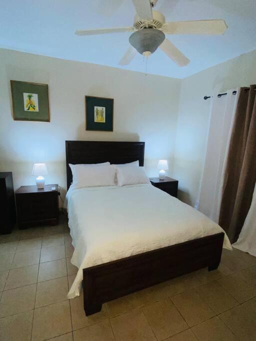 Club Caribbean Apartments Runaway Bay Exterior foto