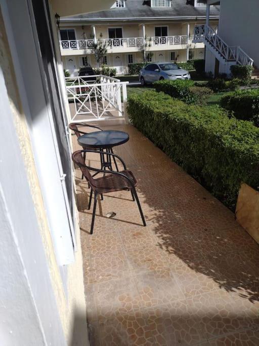 Club Caribbean Apartments Runaway Bay Exterior foto